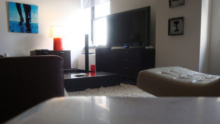 Tommy's apartment The Good Guy - Production design by Tommaso Ortino